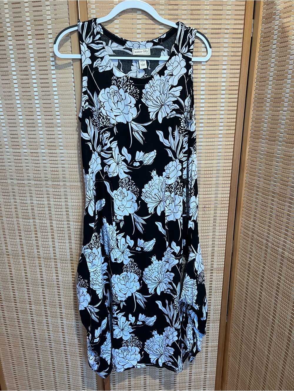Water Lily Sleeveless Black & White Floral Midi Dress Large